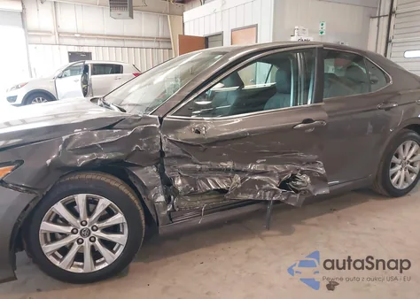 2020 Toyota Camry Le z USA, uszkodzony, nr VIN 4T1C11AK2LU933181